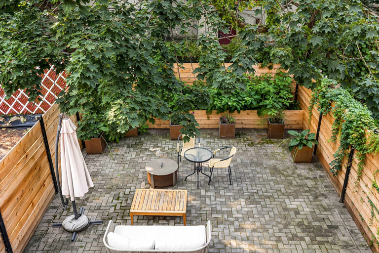 Room 3, Bainbridge by Rove Duplex w Deck Backyard, New York