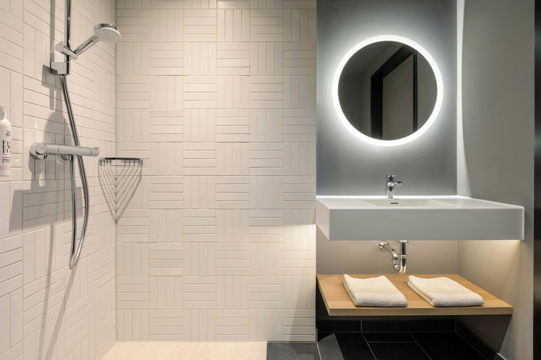 Bathroom 5, Moxy Hamburg - Finkenwerder, Hamburg