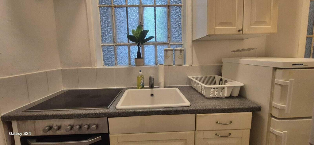 Private kitchen 5, Charming 1BR Apt Near Central Vienna, Wien