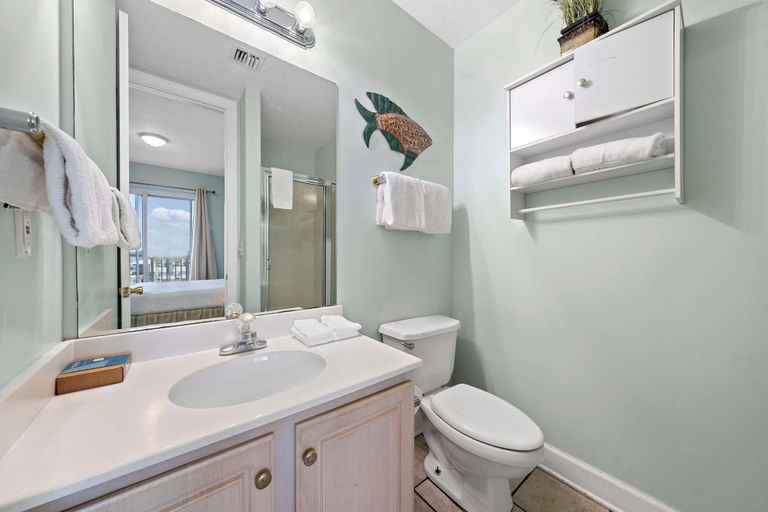 Bathroom 4, Island Royale 606, Baldwin