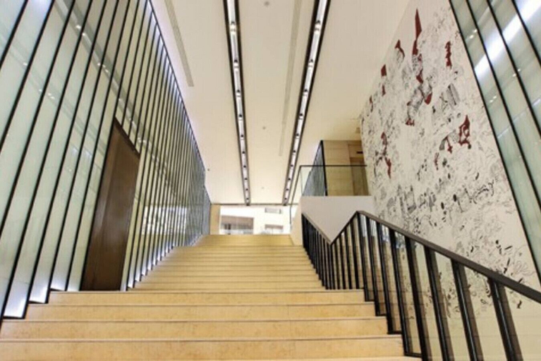 Staircase, Comfy - 1BR Apt W Pool & Gym in Gemmayze, Beirut