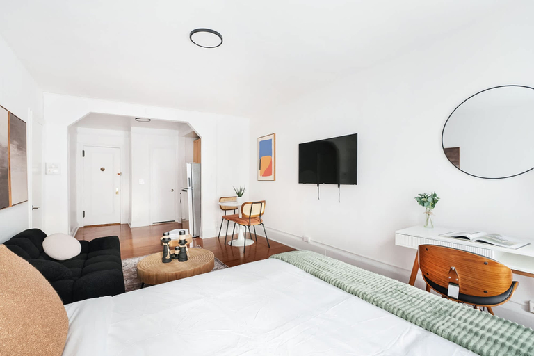 Room 4, 444-3d Brand New XL Studio Hell s Kitchen Elevator, New York