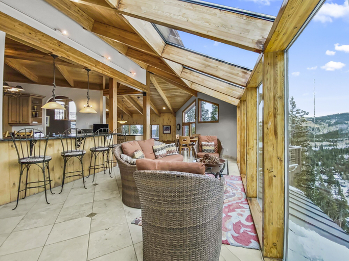 Interior 5, Mountain View Ski Lodge 5 Bedroom Townhouse, Summit