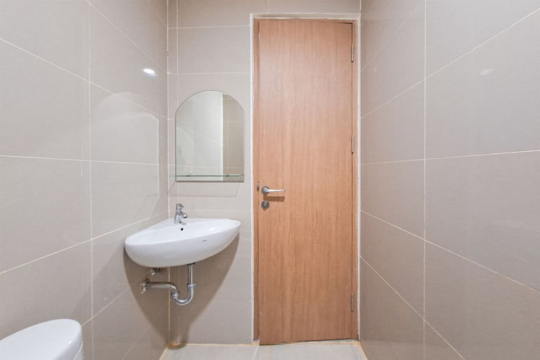 Bathroom 5, Bright Studio Room Apartment At B Residence, Tangerang Selatan