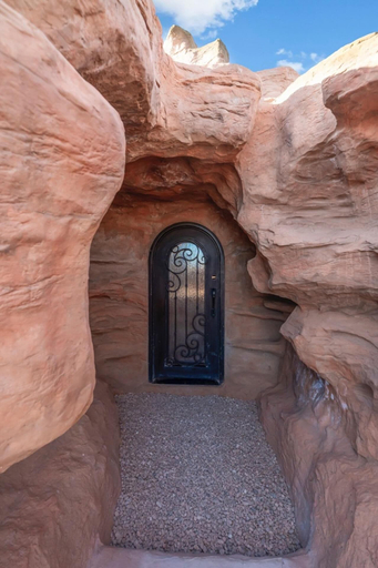 Property grounds 3, Cave Dwellers- Zions' Only Hand-sculpted Cave, Mohave