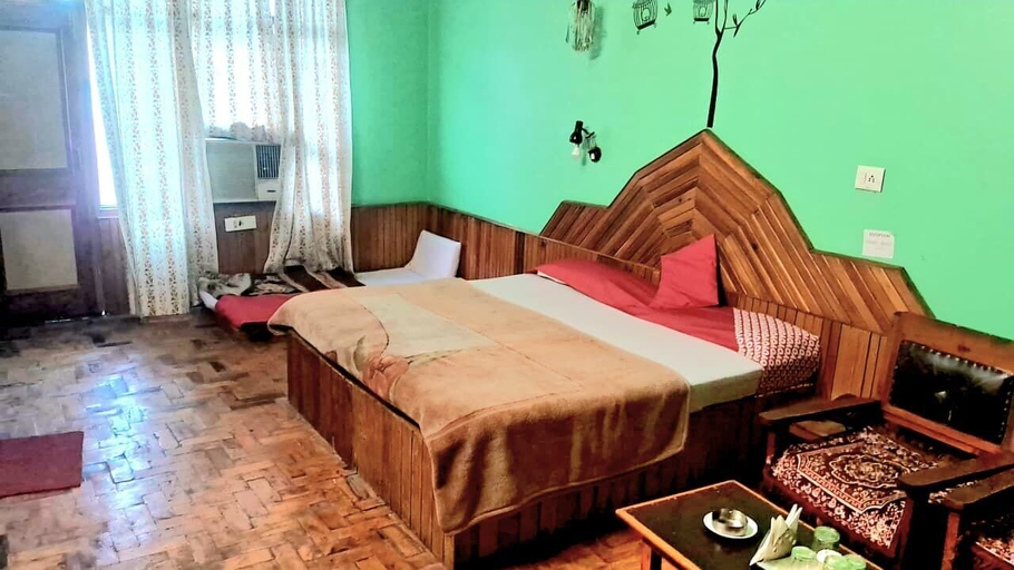 Room 5, Mid Way Tourist & Resorts, Mandi