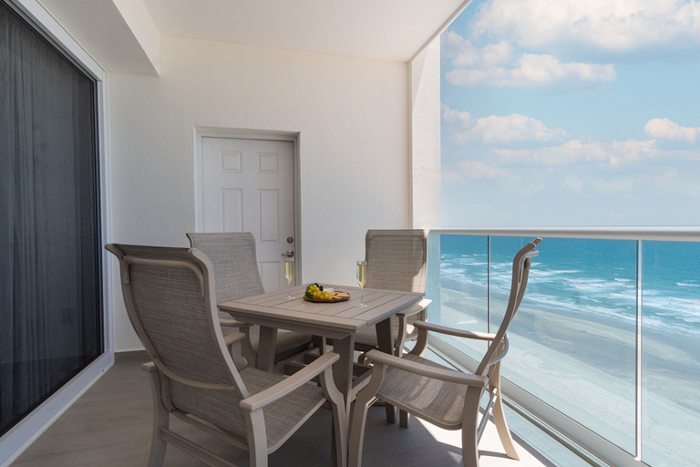 Outdoor dining 3, Splash in The New Lazy River and Sleep In Luxury Encantame Towers C 1204, Puerto Peñasco