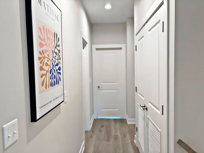 Interior entrance, Modern 4BR with Parking - WV rep 4, Dupage