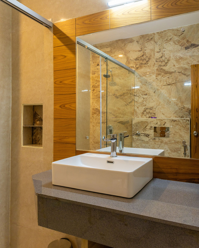 Bathroom 3, The Ecstasy Hotel, Lucknow