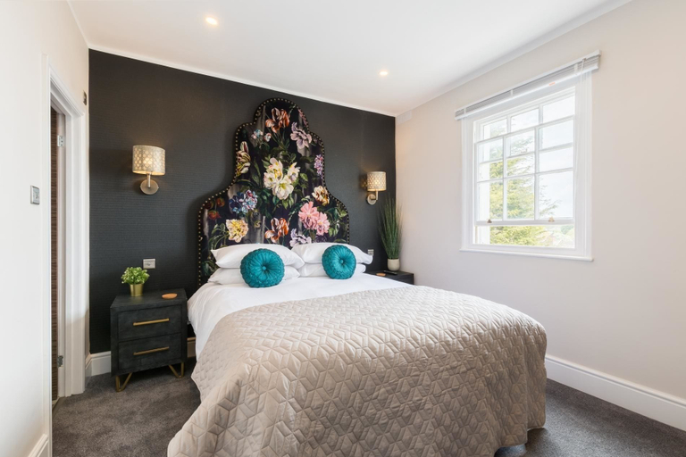 Room 2, L-Spa Boutique Apartment No. 5, Warwickshire