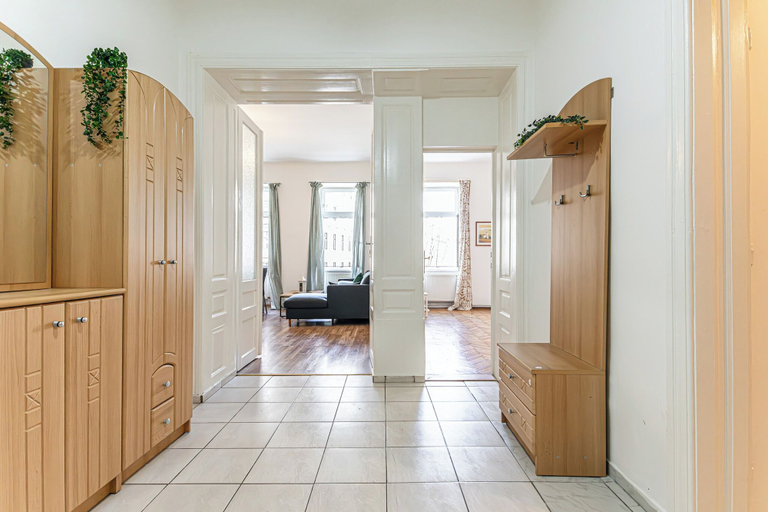 Private kitchen 4, Cozy 2BR Apt Prime Central Spot, Wien