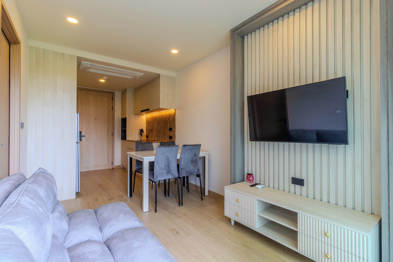 Living area 2, Prime Location 1BR Near Beach Club C240, Pulau Phuket