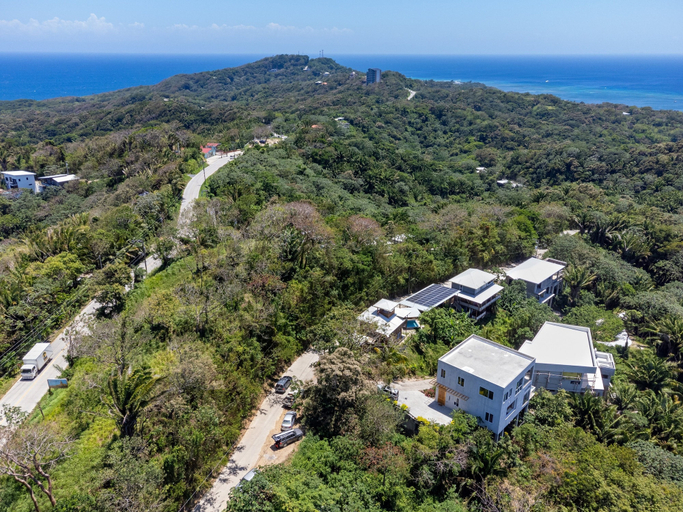 Aerial view 2, Todo Es Posible 4 Bedroom Home, Roatán