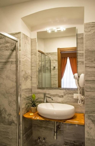 Bathroom 5, Hotel Lo Scudiero, Torino