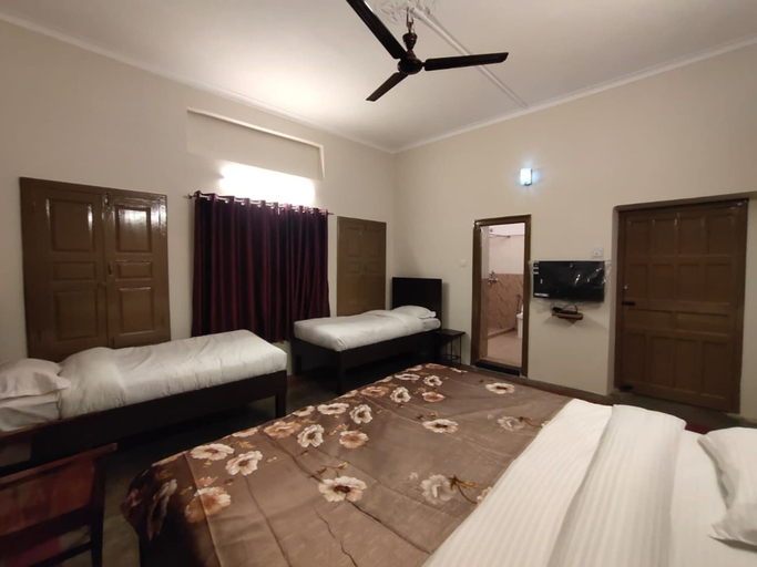 Room 4, Hotel Gobind Bhawan Heritage Haridwar, Hardwar