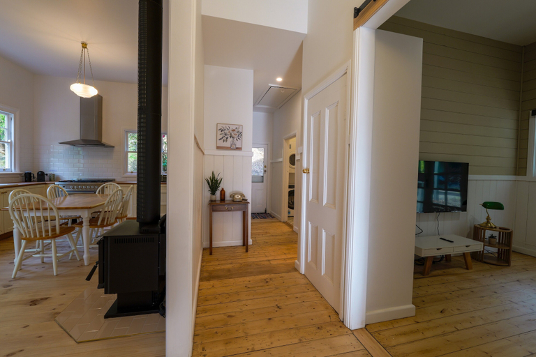 Living area 2, Ferntree Digs Cottage, Yarra Ranges - Central