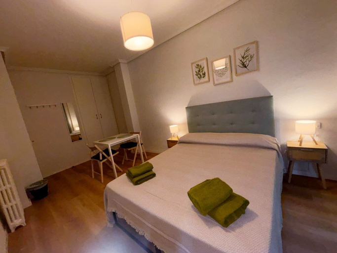 Room 5, Rooms Carlos, next to Plaza Mayor, Madrid