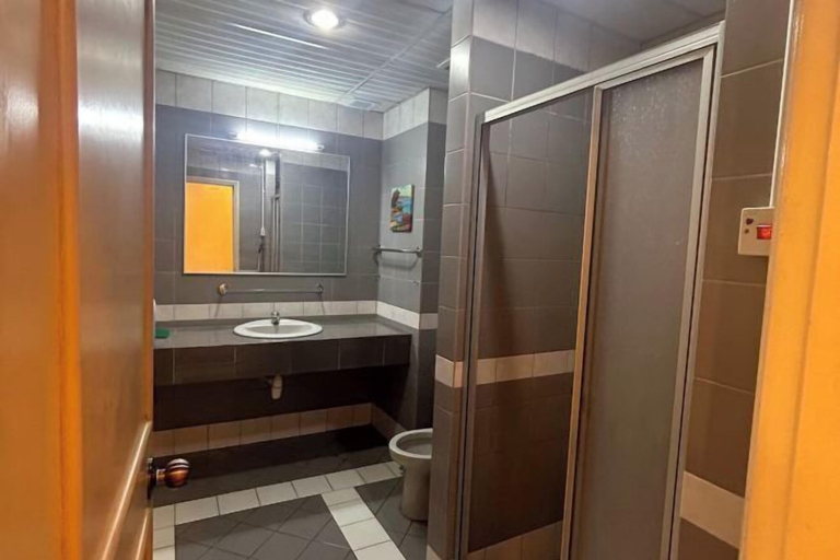 Bathroom 4, Riverbank Suites 408, Kuching