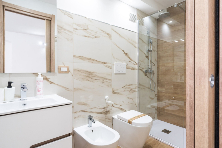 Room 4, Mifra n 1 in Bari With 1 Bedrooms and 1 Bathrooms, Bari
