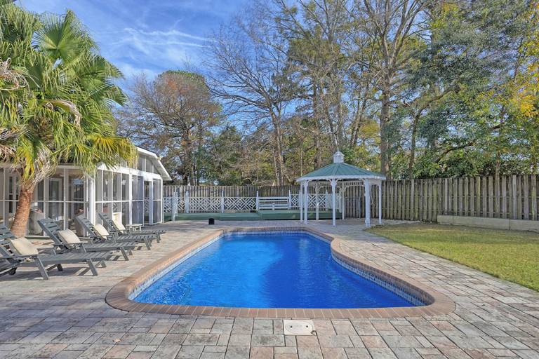 Pool, Family Friendly House w Pool & Games, Chatham
