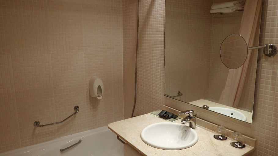 Bathroom 5, Flag Hotel Valencia, Valencia