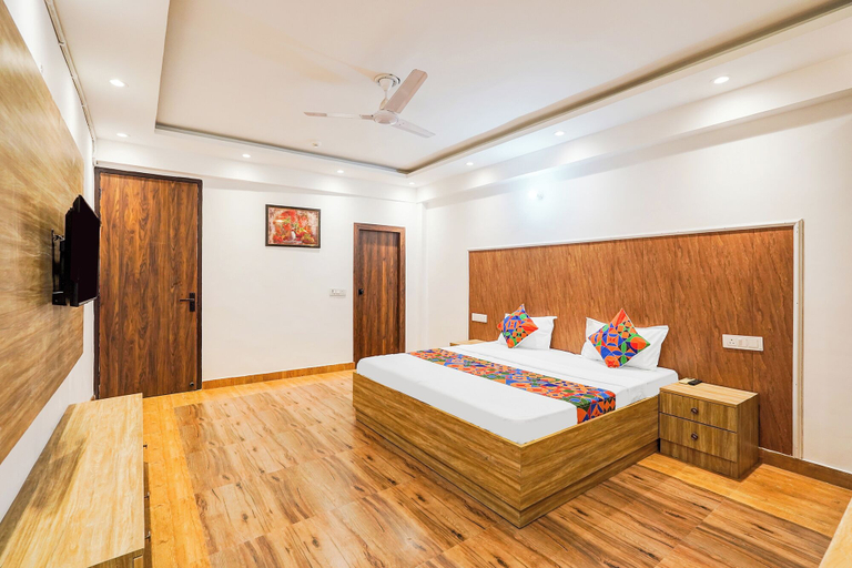 Room 4, Fabhotel Golden Inn, Gautam Buddha Nagar