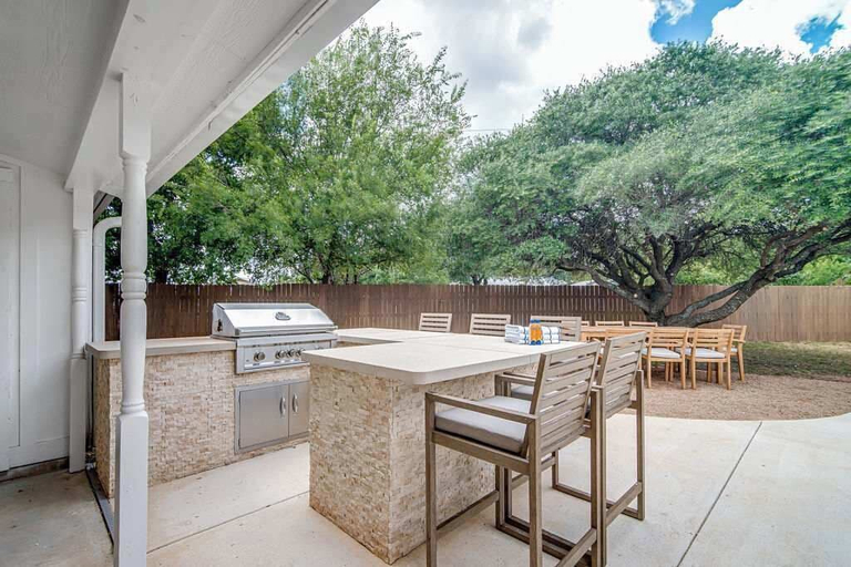 BBQ/picnic area, 108 Wisteria Dr, Gillespie