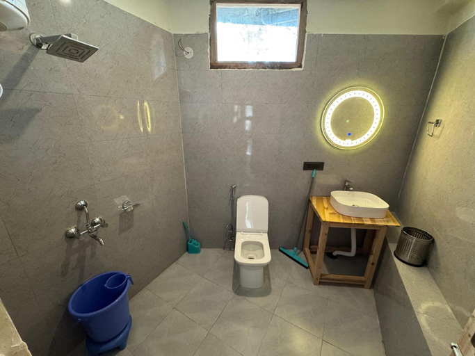 Bathroom, Swastik Retreat, Kullu