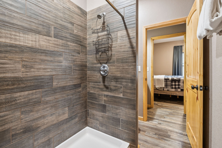 Bathroom 5, Wild Heart Lodge 4 Bedroom Cabin, Sevier