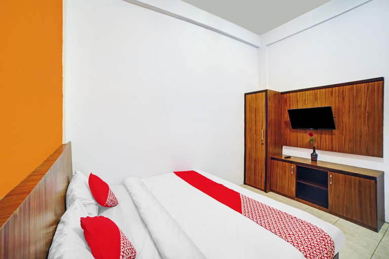 Room 2, OYO 90515 Indah Guest House, Medan