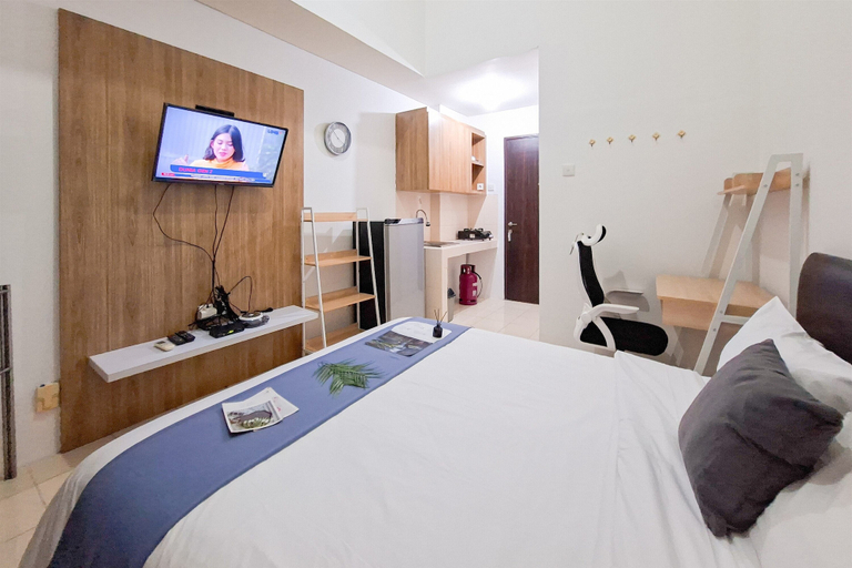 Interior 2, Studio Near Teras Kota Bsd At Serpong Greenview Apartment, Tangerang Selatan