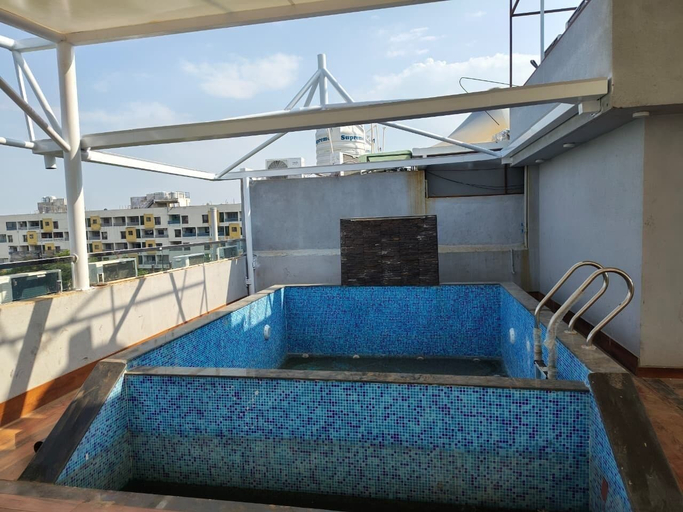 Pool, Hotel Benchmark Prime, Indore