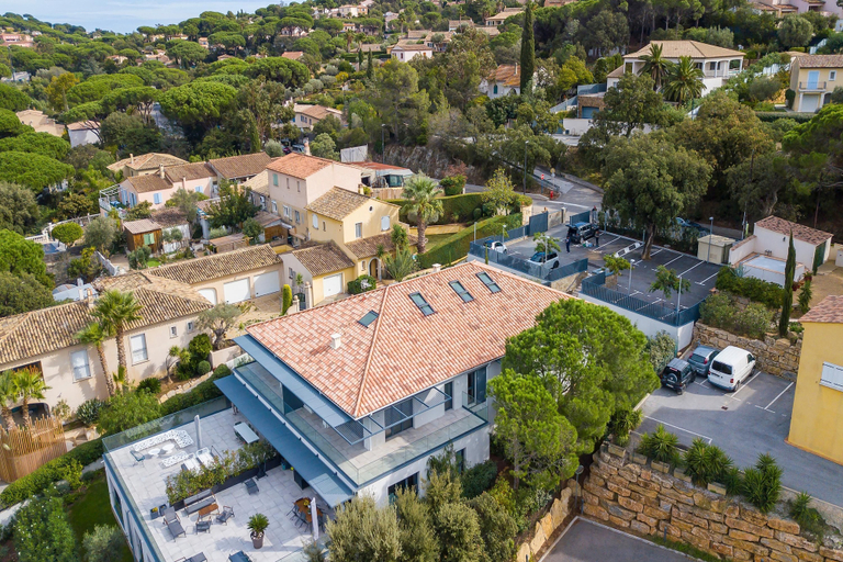 Room 5, L Crin Sainte Maxime 101, Var