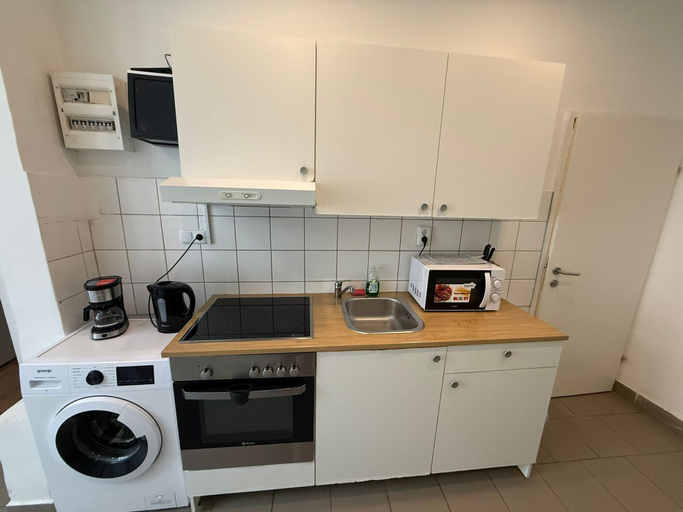 Private kitchen 5, Stylish 2BR Apartment Westbahnhof Area, Wien
