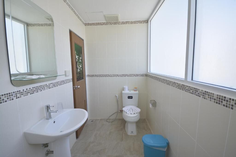 Bathroom 2, Patong Expat Hotel, Pulau Phuket