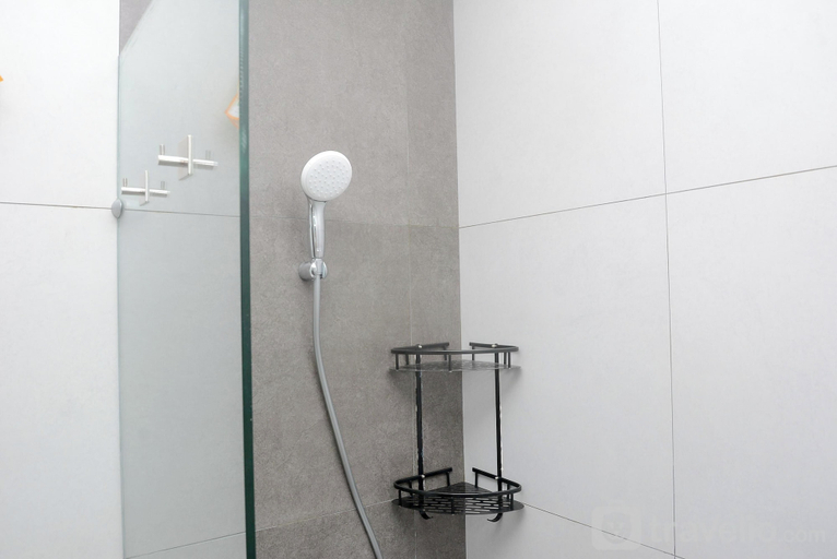 Bathroom 4, Neat Studio At Lrt City Bekasi Apartment, Bekasi