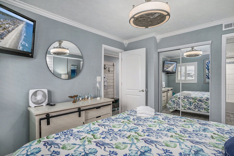 Room 5, 0208 Waters Edge Resort 1 Bedroom Condo by RedAwning, Georgetown