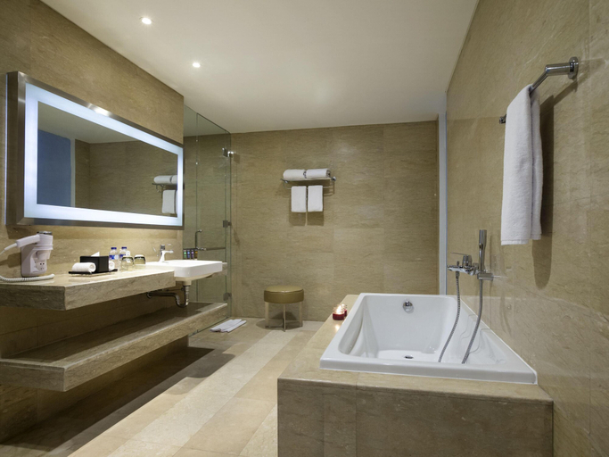 Bathroom 3, Novotel Makassar Grand Shayla, Makassar