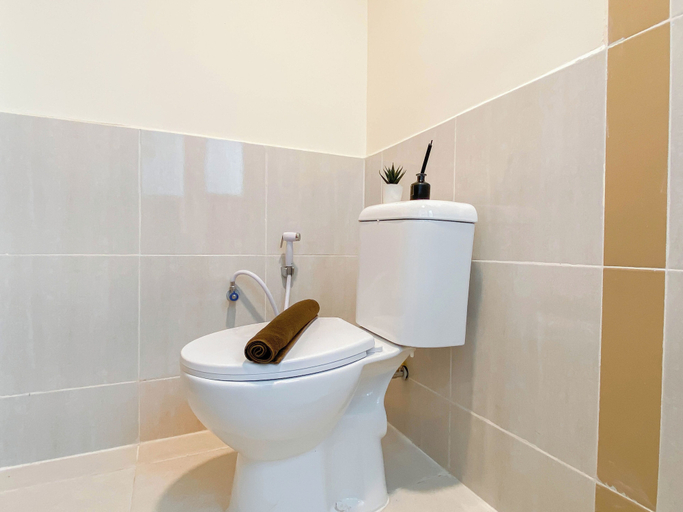 Bathroom 5, Minimalist Warm Beige Studio At Meikarta Apartment, Cikarang