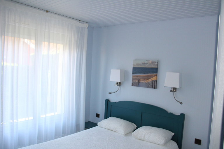 Bedroom 4, Hotel LES TERRASSES, Gironde