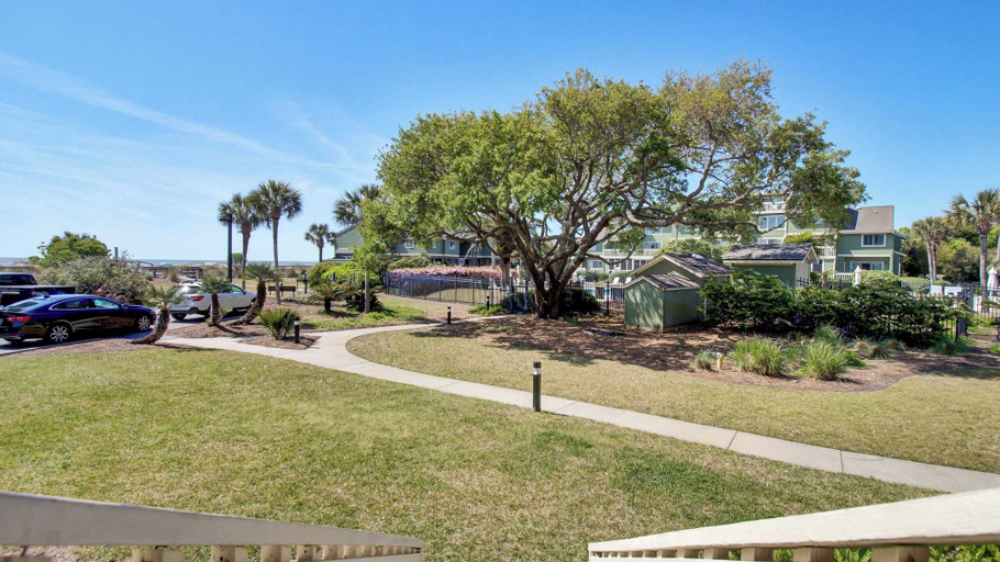 Exterior & Views 2, 3C Mariners Walk by Avantstay Beach & Pool Access, Enclosed Porch, Charleston