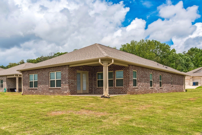 Exterior 2, Charming 4br Ranch-style Home Corner Lot 4 Bedroom Home, Madison