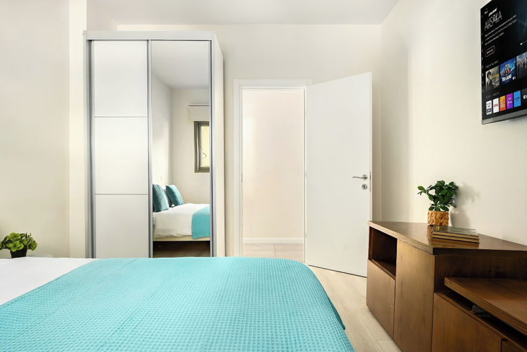 Room 2, Netanya Beach & Pool Stay by Sea N' Rent