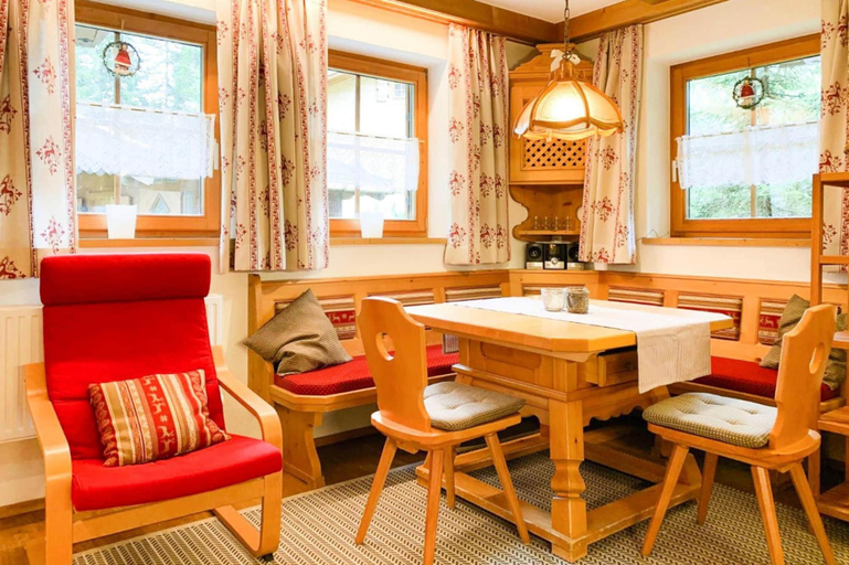 Dining 3, Apartment in Konigsleiten With a Shared Sauna, Zell am See