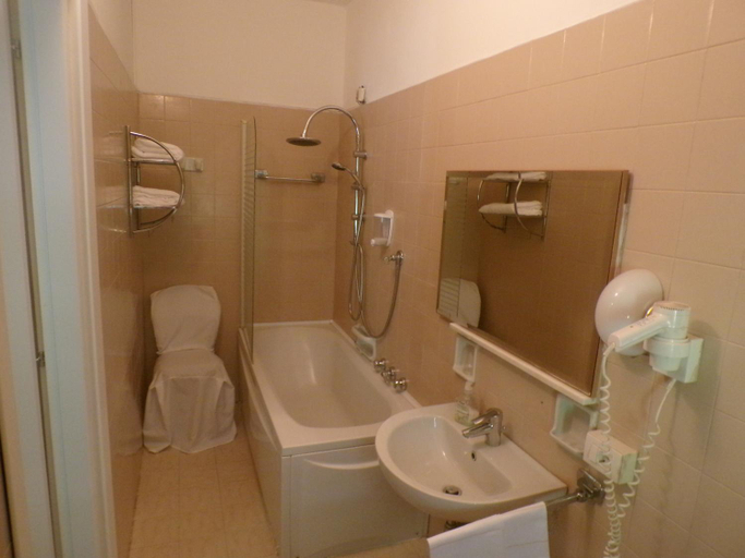 Bathroom 2, Hotel San Marino, Como