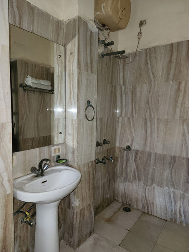 Bathroom, Raja Nahar Singh Palace, Faridabad