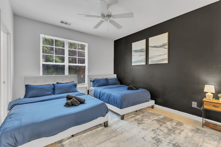 Room 3, Upscale 2BR Suite Mins Downtown Raleigh, Wake