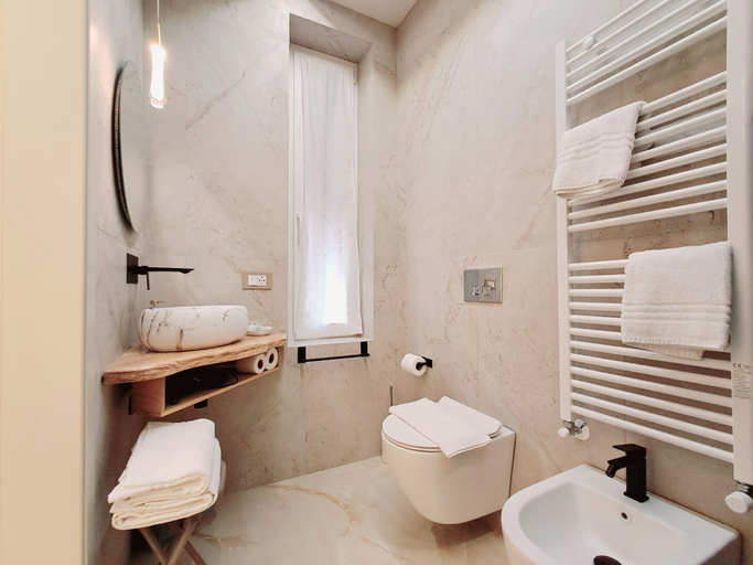 Bathroom 3, Frem Lord 5 terre, La Spezia