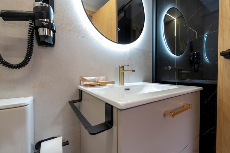 Bathroom 5, Hotel boutique Negresco Plaza Mayor, Madrid