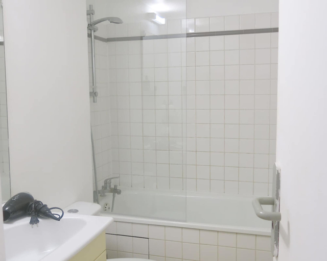 Room 3, Studio Bastille Lappe Citycosy, Paris